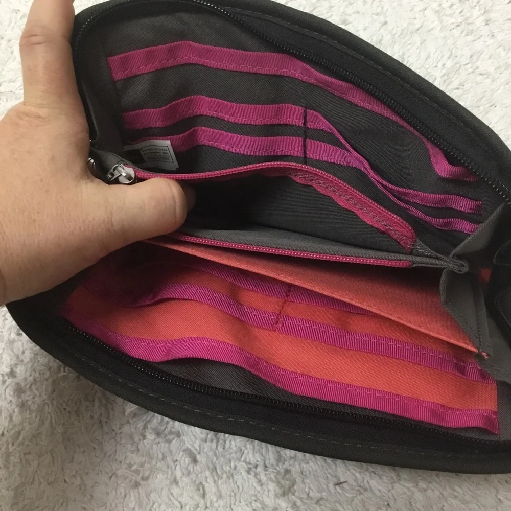 EUC REI Belltown Wristlet Clutch Wallet in Charcoal